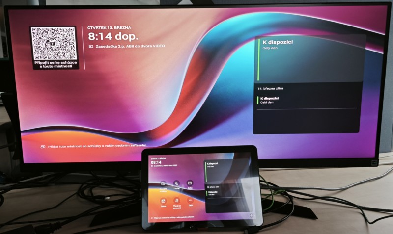 Logitech Rally Bar a Tap IP přihlášený do Microsoft Teams